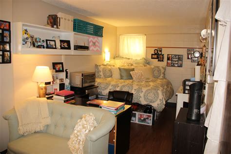 Traditional Single Room Decorated By A Resident Home Suite Home