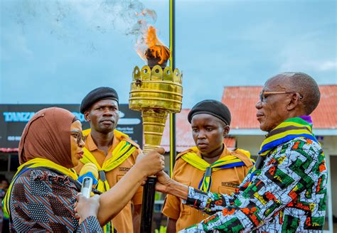 Kiongozi Wa Mbio Za Mwenge Akoshwa Na Miradi Ya Maendeleo Mkoa Wa