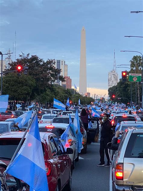 Banderazos de protesta en todo el país en defensa de la Constitución y