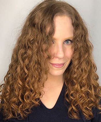 How the Curly Girl Method Makes My Wavy Hair More Defined | NaturallyCurly.com