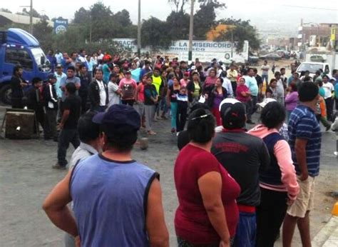 Vecinos De Puente Piedra Bloquean Panamericana Norte Exigiendo