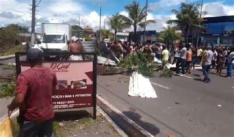 V Deo Manifestantes Bloqueiam Estrada Do Coco Em Protesto Contra Morte