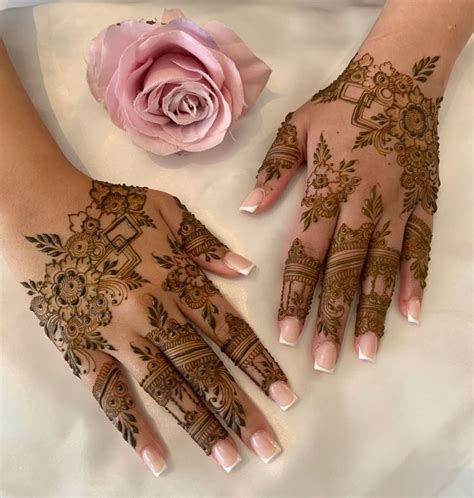 Dm On Insta For Bookings Mendhibyroomana In 2024 Simple Mehndi