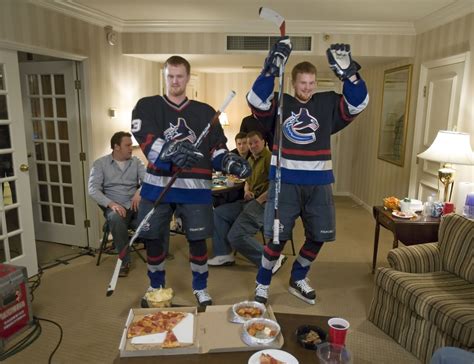 Daniel and Henrik Sedin, Brothers for the Scoring Lead