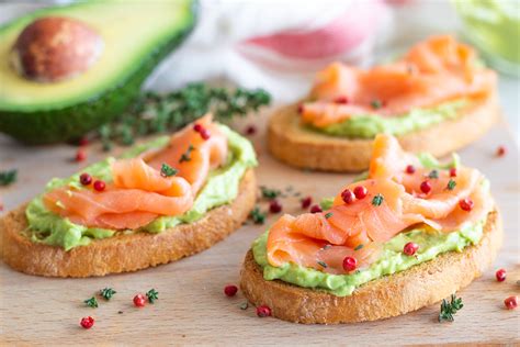 Crostini Con Crema Di Avocado E Salmone Sfiziosi E Veloci