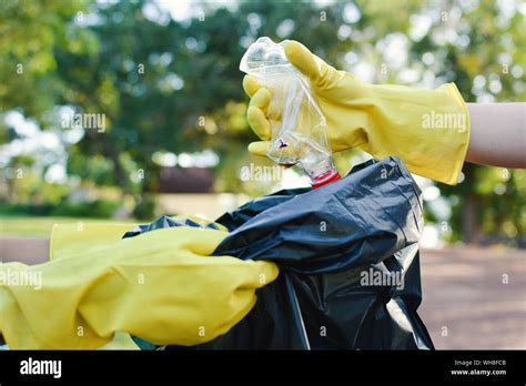 The Garbage Hi Res Stock Photography And Images Alamy