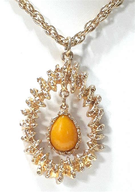 Sarah Coventry Honeycomb Tear Drop Pendant Necklace Gem