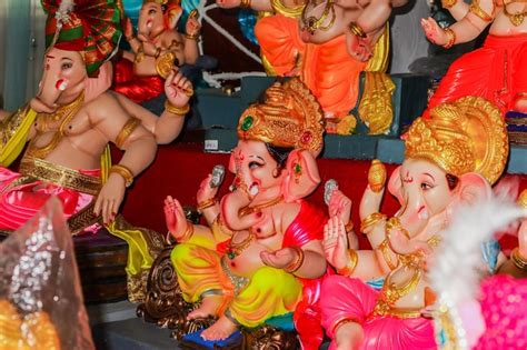 Feliz ganesh chaturthi dios hindú ganesha Foto Premium