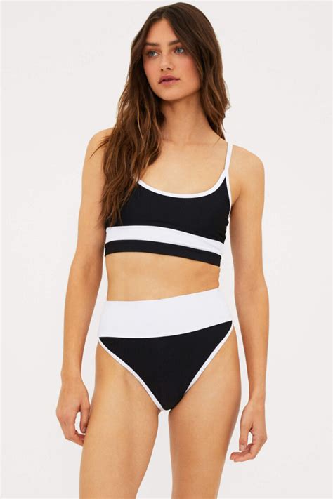 Hot Sexy Emmy Verhey Bikini Pics