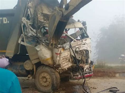 Driver Dies In Road Accident In Azamgarh आजमगढ़ में सड़क हादसे में ड्राइवर की मौत तेज रफ्तार