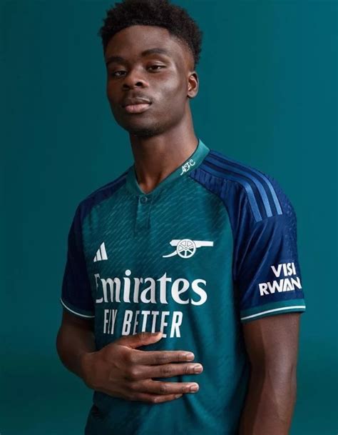 Nouveaux Et Beaux Maillots Foot Arsenal Avec Adidas