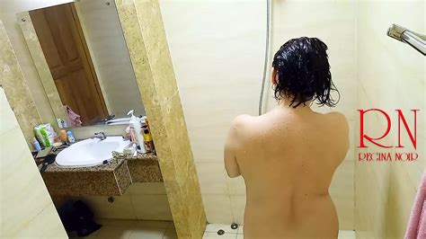 Doccia Telecamera Guardone Nude Regina Noir Sotto La Doccia Si Lava E