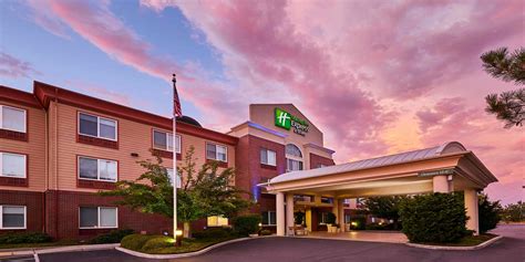 Medford Oregon Hotels | Holiday Inn Express & Suites Medford/Central Point