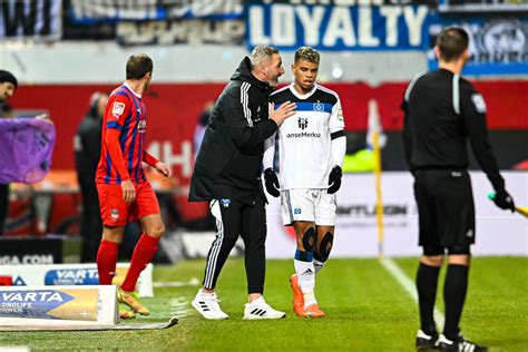 Vorm Bielefeld Spiel Diesen Hsv Profis Droht Jetzt Die Bank