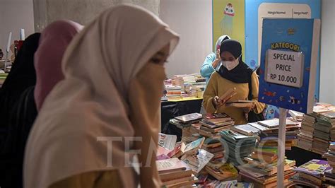 Antusias Pengunjung Bazar Semesta Buku Pesta Literasi Indonesia Tempo Co