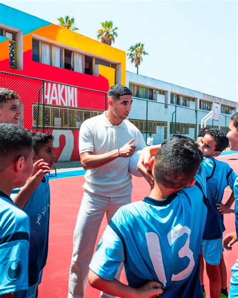 Achraf Hakimi lance sa fondation pour léducation Femmes du Maroc