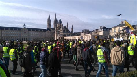 Environ Un Millier De Gilets Jaunes Dans Les Rues De Caen Pour Le