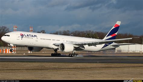 Pt Mui Latam Brasil Boeing 777 300er At Frankfurt Photo Id 1148053