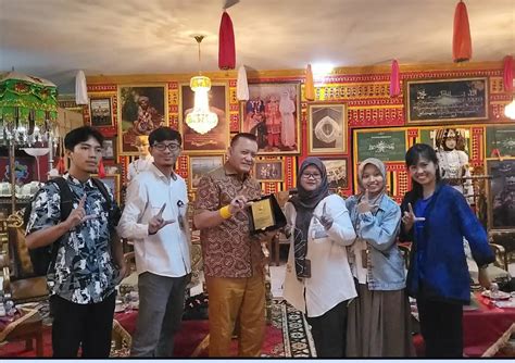 Tim Dosen DKV ITERA Teliti Sejarah Adat Dan Budaya Lampung Di Rumah