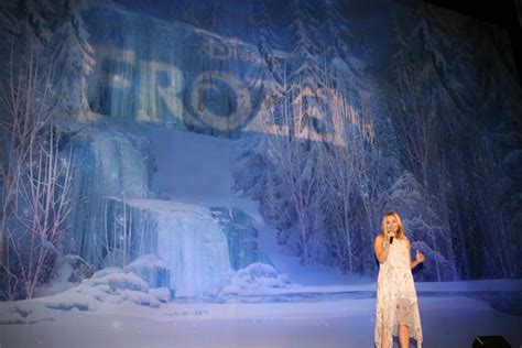 Kristen Bell stopped by Opening Day for the #Frozen Sing-A-Long at the El Capitan Theatre. Only ...