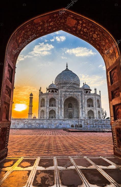 Sunrise at Taj Mahal Stock Photo by ©takepicsforfun 76518843