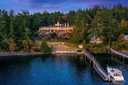 Brown Island Waterfront Homes (Local Waterfront Specialists)