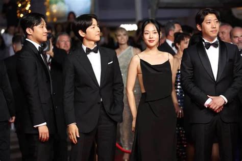 Song Joong Ki T M C Ch N M Nh N Tr N Th M Li N Hoan Phim Cannes