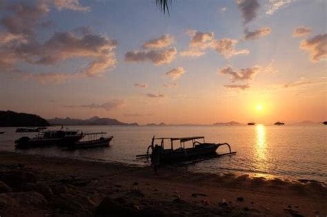 10 Spot Sunset Di Labuan Bajo Paling Kece