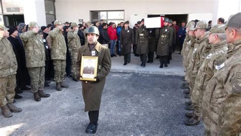 Depremde hayatını kaybeden uzman çavuş ve eşi son yolculuğuna uğurlandı