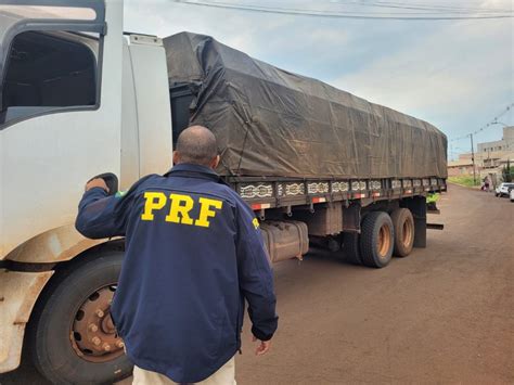 Prf Apreende Caminhão Carregado Com Cigarros Paraguaios Em Cornélio