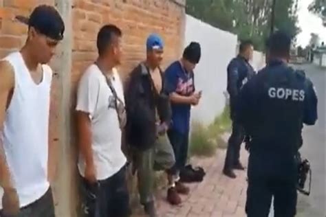 Jóvenes rapean para evitar ser detenidos por la policía video 24 Horas