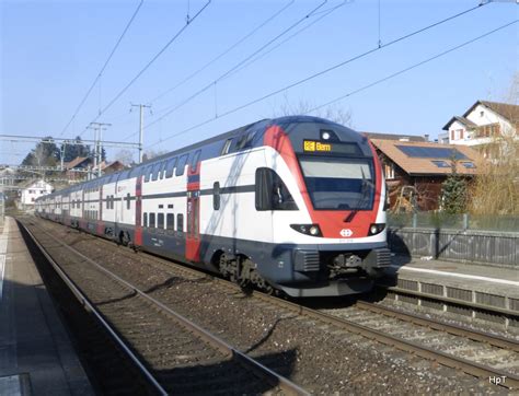 SBB Triebzug RABe 511 015 Als RE Biel Bern Bei Der Durchfahrt Im