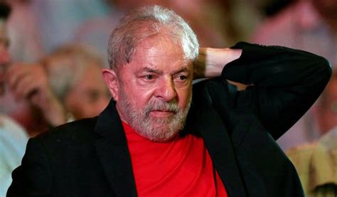 Lula Sai A Pé Da Sede Do Sindicato Dos Metalúrgicos E Se Entrega à