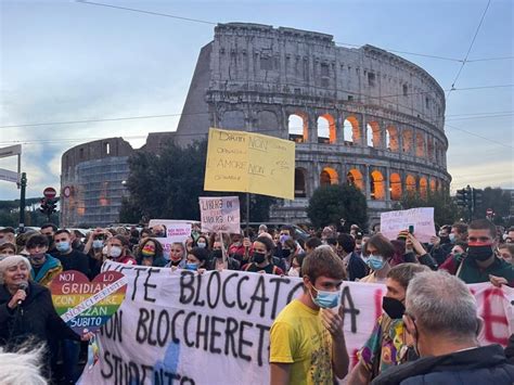 Ddl Zan Da Roma A Milano In Migliaia In Piazza Contro La Bocciatura