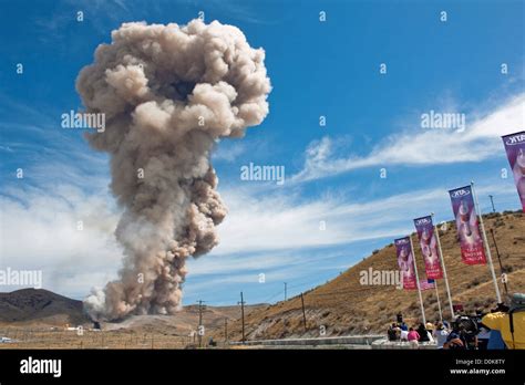 Flame-Out and Exhaust Plume at End of Test of World's Largest Rocket Motor Stock Photo - Alamy