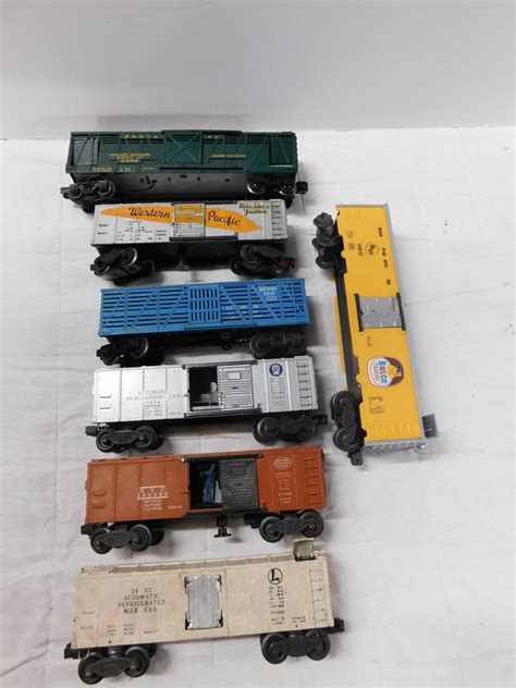 Lot - 7 Lionel Operating Train Cars