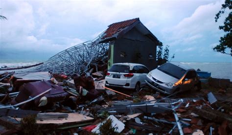 Indonesia Tsunami Toll Rises To 281 Volcanic Landslide Triggered