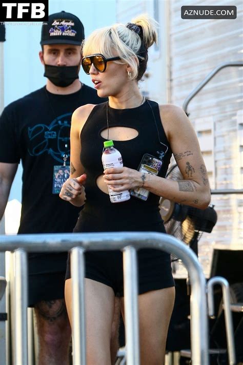 Miley Cyrus Sexy Seen Flaunting Her Hot Cleavage And Legs At The NBC