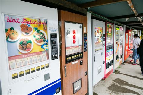 昭和にタイムスリップ、相模原でレトロ自販機のワンダーランドを体験 レトロ 自動販売機 タイムスリップ