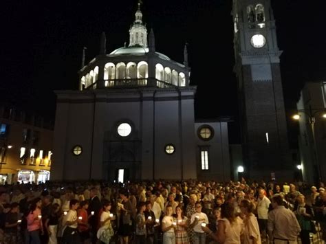 Monsignor Mario Delpini Accoglie La Madonna Dell Aiuto Di Busto