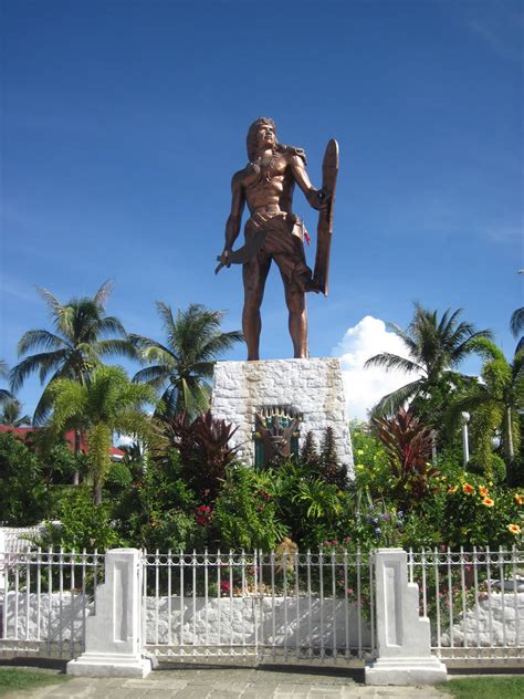 Cebu : Mactan Shrine Park