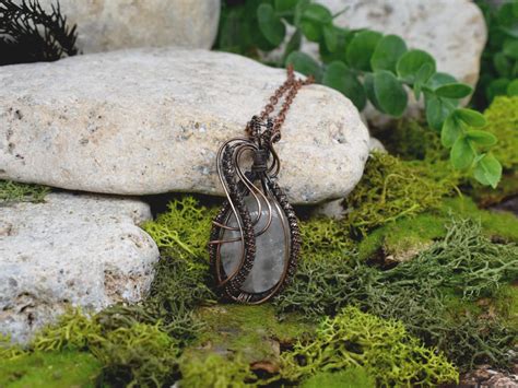 Miedziany wisior wire wrapping z różowym kwarcem Spirit Of Copper