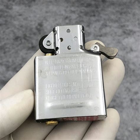 Zippo chặt góc bóng trắng High Polish Chrome Vintage with Slashes 260