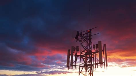In Canada, One Mobile Phone Carrier Falls, and One Rises, in 5G