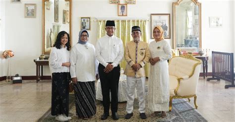 Anies Kunjungi Sultan Ternate Prabowo Temui Relawan Ganjar Ketemu