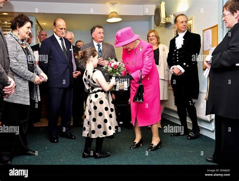 Her royal highness queen elizabeth ii hi-res stock photography and ...