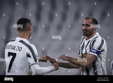 Defensa juventus giorgio chiellini fotografías e imágenes de alta