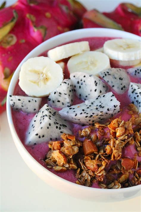 Dragon Fruit Acai Smoothie Bowl