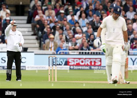 Cricket umpire signals out hi-res stock photography and images - Alamy