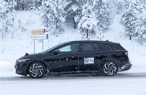 New Vw Id Tourer Caught Testing In A Winter Wonderland Car